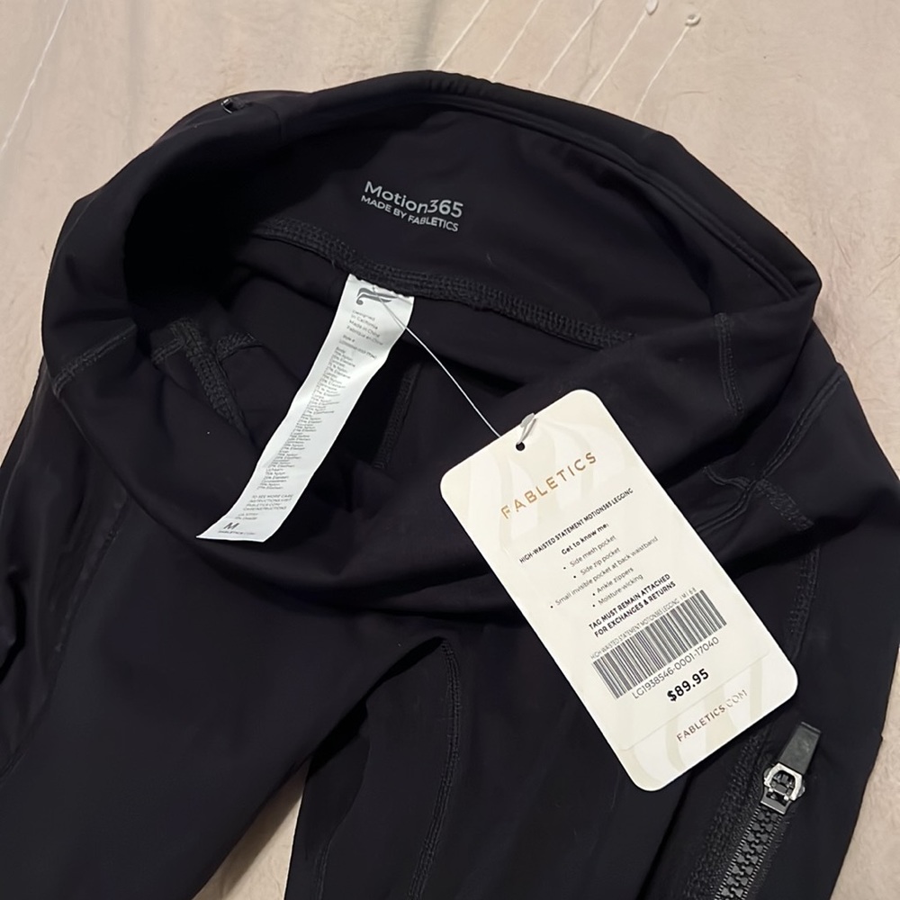 NWT Fabletics - Black workout Leggings - Highwaisted - Picture 3 of 9